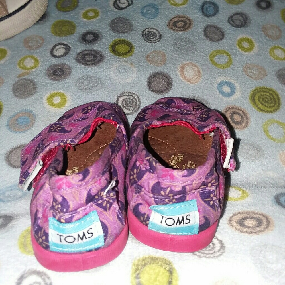 Shoes - Picture 2 of 4